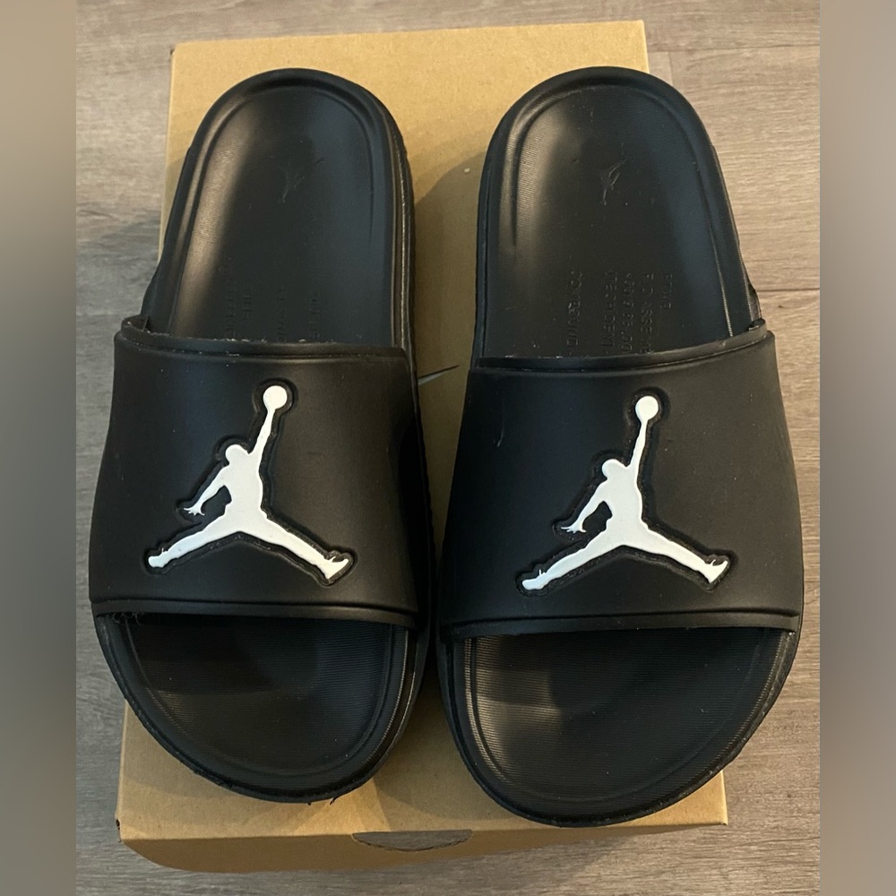 Jordan slides men’s size 9 used Worn once